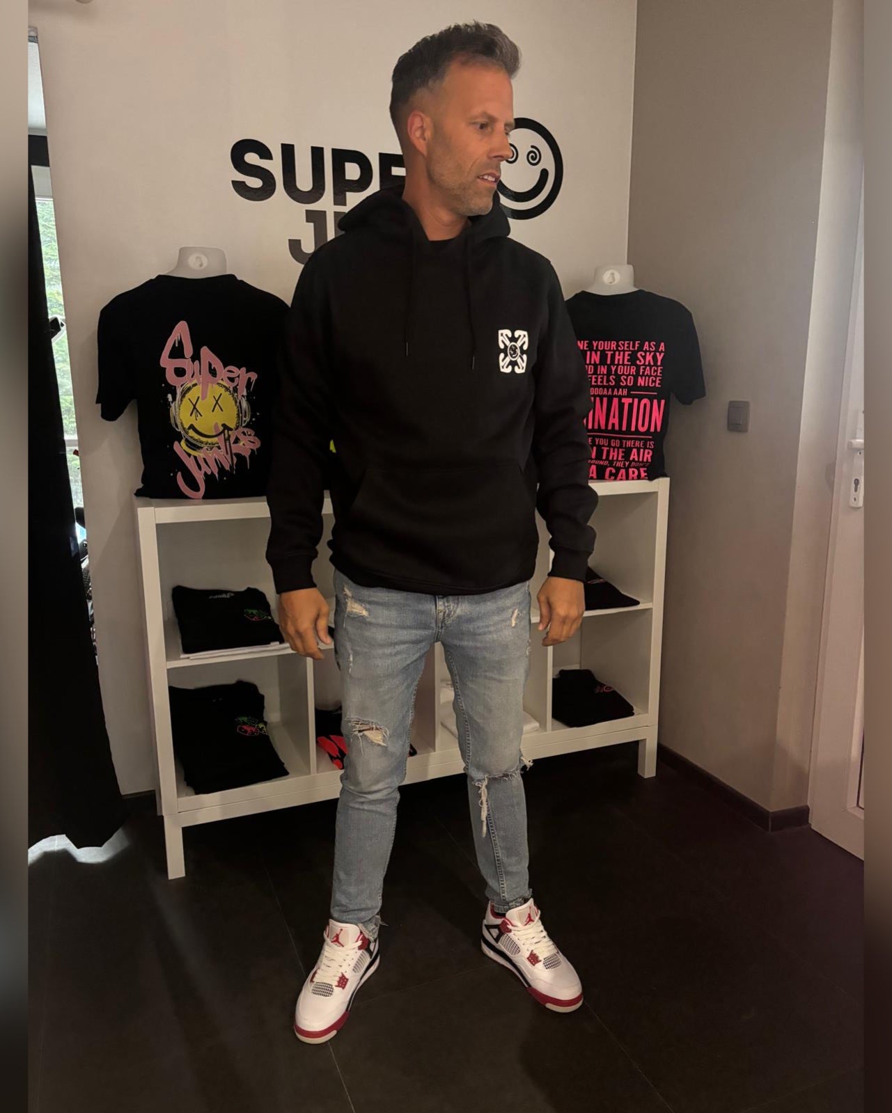 BIG X-SMILEY ARROW WHITE ON BLACK HOODIE